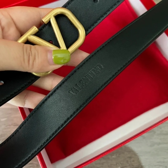 👍Stunning Valentino Women's Belt - Picture 3 of 5